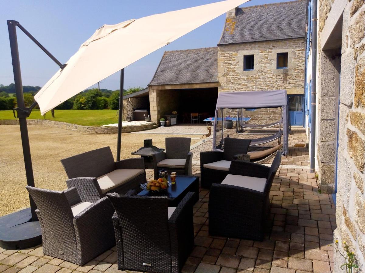 Maison Spacieuse A Plougonven Avec Jacuzzi Et Jardin Экстерьер фото
